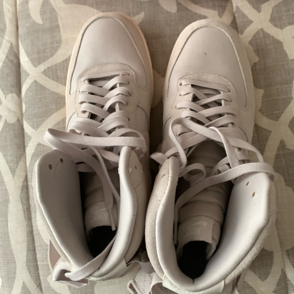Men’s size 11.5 high top Air Force ones comfortable shoe